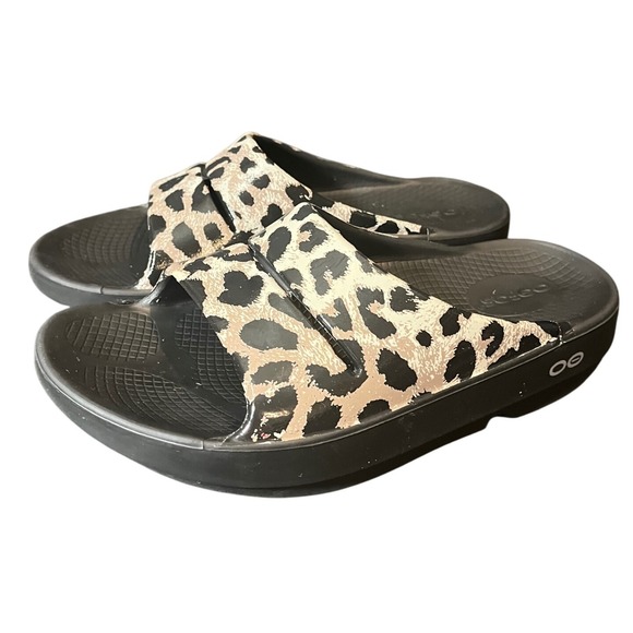 OOFOS Shoes - OOFOS OOahh Sport Slide Sandals Womens 6 Mens 4 Leopard Animal Print Black